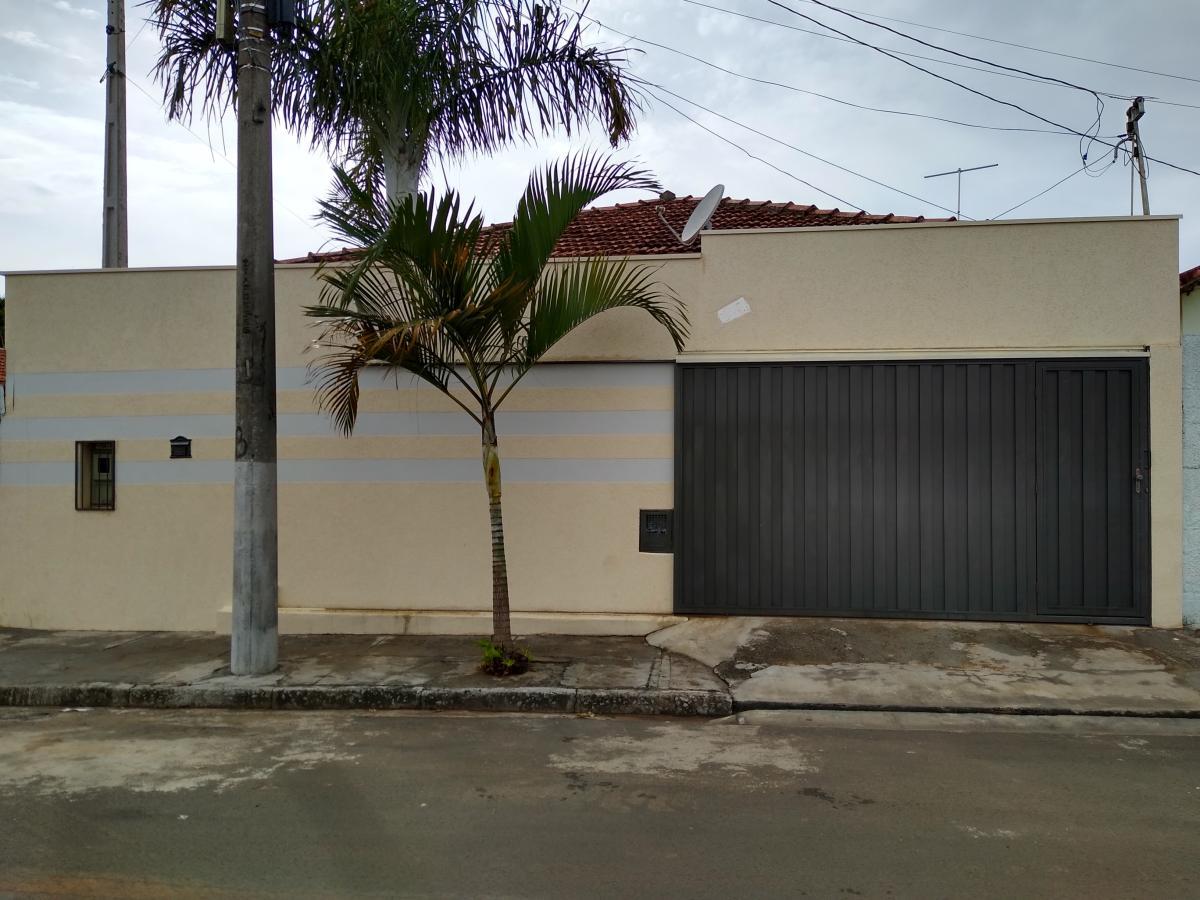 Casa à venda com 3 quartos, 202m² - Foto 1